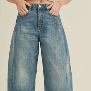 New with tags. Barrel Jeans in size Small